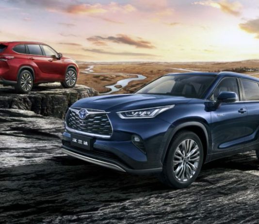 В России начались продажи Toyota Highlander из Китая