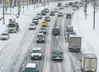 Автоэксперт рассказал о правилах безопасной езды в непогоду