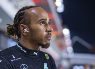 «Фотографирую все машины и отправляю команде». Хэмилтон занялся расследованием