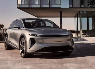 В США представили кроссовер с диваном под капотом. Что?