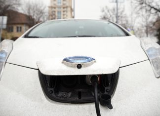 Названо количество зарядных станций для электромобилей в Москве