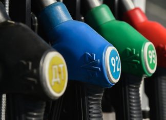 Бензин Аи-92 и Аи-95 подорожал в Москве почти на 7% за год
