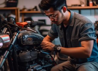 Основные виды сервисных работ на мотоциклах KTM: замена масла, фильтров, тормозных колодок, настройка подвески и другие процедуры