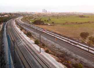 Перевозка автомобилей по железной дороге: преимущества, особенности и порядок организации