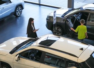 Дилеры назвали маловозможным возвращение в РФ ушедших автобрендов