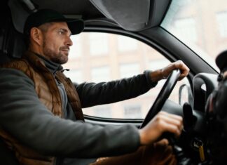 Работа для водителей грузовых автомобилей: вакансии и требования