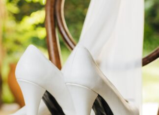 Эффективная химчистка белой обуви: как вернуть свежесть и чистоту без ущерба для материала