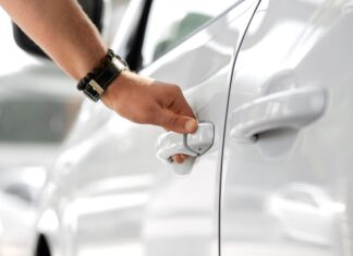 Срочное вскрытие автомобиля: когда важно обратиться к профессионалам и избежать повреждений