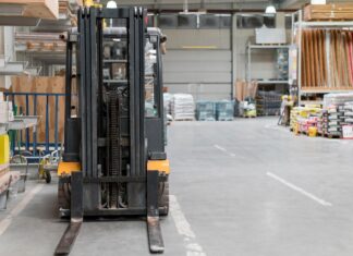 Преимущества и особенности применения вилочных погрузчиков в современных логистических процессах