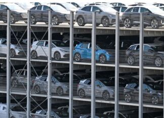 Массовый переход на электрокары под угрозой. При чем тут Трамп