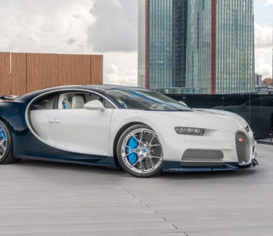 Миллион за каждый км/ч. Мы познакомились с самой дорогой машиной в России