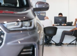 Дилеры начали давать рассрочку на автомобили в России. Как это работает