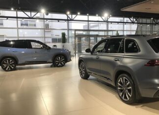 Минпромторг сообщил о падении авторынка в России. В чем причины