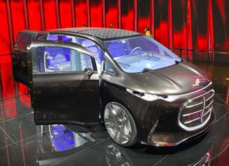 7 проекторов и экран 65 дюймов. Mercedes показал концепт будущего V-class