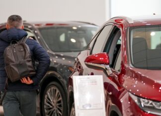 Автокомпании начали опровергать уход с российского рынка