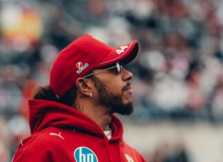 Льюис Хэмилтон в Ferrari столкнулся с теми же проблемами, от которых сбежал из Mercedes-AMG