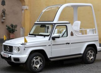 Машины Папы Римского: на чем ездил Папа Франциск и другие понтифики