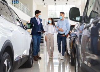 По 10 клиентов в масках. Какие машины и за сколько покупали в пандемию