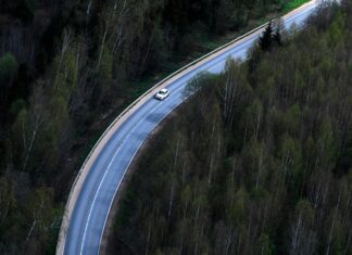 Сервисы рассказали о росте спроса на перегон авто из-за границы