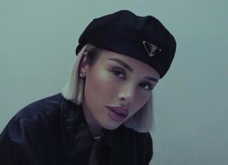 Льюиса Хэмилтона заметили в компании российской модели