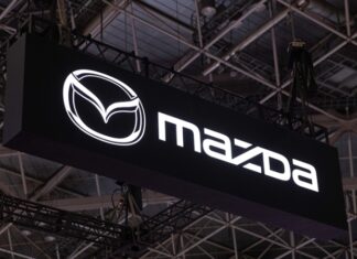 Mazda возобновила продажи автомобилей в России