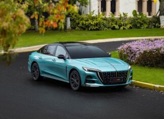 С шильдиком Н6. Названа дата премьеры новой модели Hongqi в России