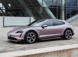 В Россию привезли необычный Porsche Taycan за ₽15 млн