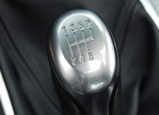 Автоэксперт перечислил признаки выхода из строя коробки передач