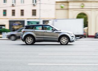 Автовладельцы требуют от Jaguar Land Rover десятки млн руб. Что случилось