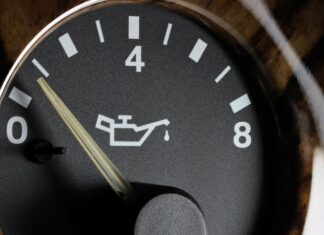 Каким должно быть давление масла в двигателе и как его проверить