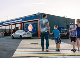 Минтранс предложил разместить на АЗС детские игровые площадки