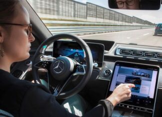 В России хотят изменить требования к сенсорным экранам в авто. Что будет