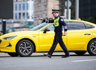 Госдума одобрила законопроект о снижении штрафов для такси без ОСГОП