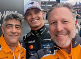 Ландо Норриса ударили по лицу после победы в Сильверстоуне. Фото