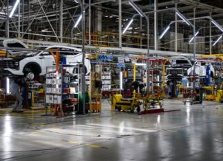 Мишустин поручил доработать стратегию развития автопрома