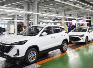 Перечислены 10 китайских альтернатив Lada Vesta в России