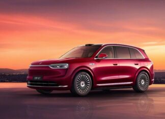 Представлен обновленный Seres Aito M7. У него свыше 500 сил и автопилот