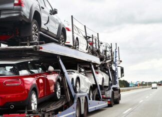 Случайным людям стали «вешать» растаможку машин. Как не попасть на деньги