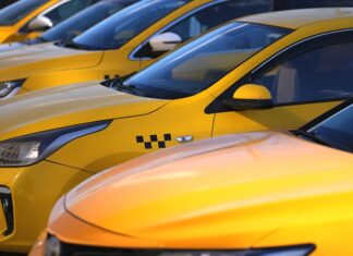 Список разрешенных моделей автомобилей для такси станет известен осенью