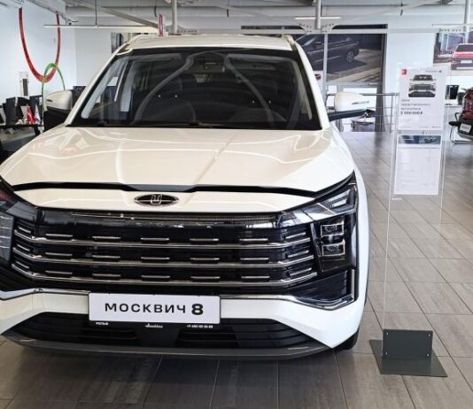«Есть только у нас с выгодой 450 тыс.». Как мы покупали новый «Москвич 8»