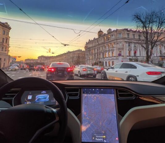 Коллективная спешка порождает пробку. Кто заранее знает, куда вы свернете