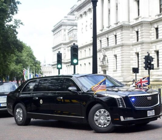 Лимузин с холодильником крови. Посмотрите на машины из кортежа Трампа