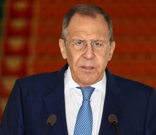 На какой машине передвигается глава МИД Лавров по Аляске. Подробности