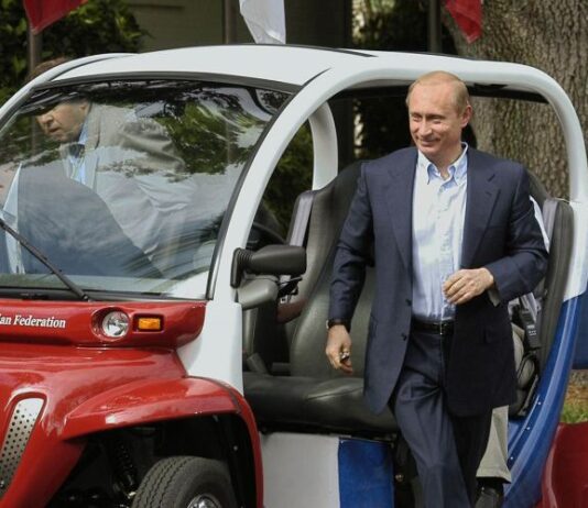 Пикап против гольфкара: на каких машинах ездил Путин в ходе визитов в США