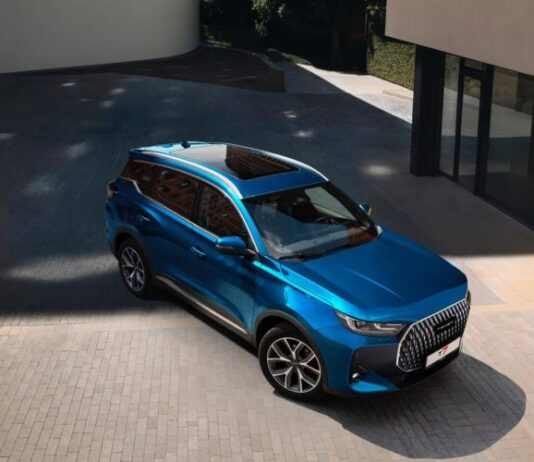 Tenet начал продажи кроссовера T7 в России. Названы цены