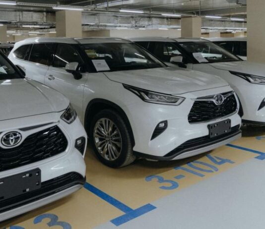 Toyota рассказала о поставках запчастей и машин в Россию. Что происходит