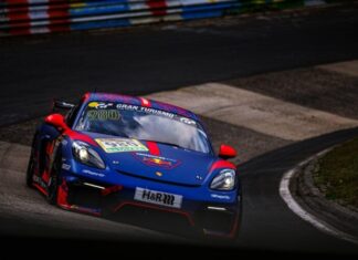 Макс Ферстаппен одержал победу в четырехчасовом марафоне на Нюрбургринге