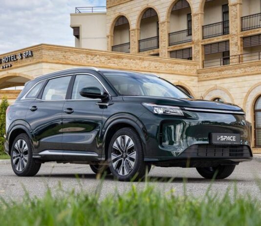 Мощность больше, налог — меньше. Тест дешевого гибрида Evolute i-Space