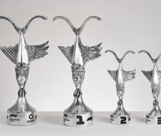 На Гран При Италии призёрам вручат кубки из сокола, рыбы и гепарда