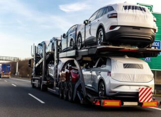 Польша закрыла границу с Белоруссией. Что будет с ввозом деталей и машин